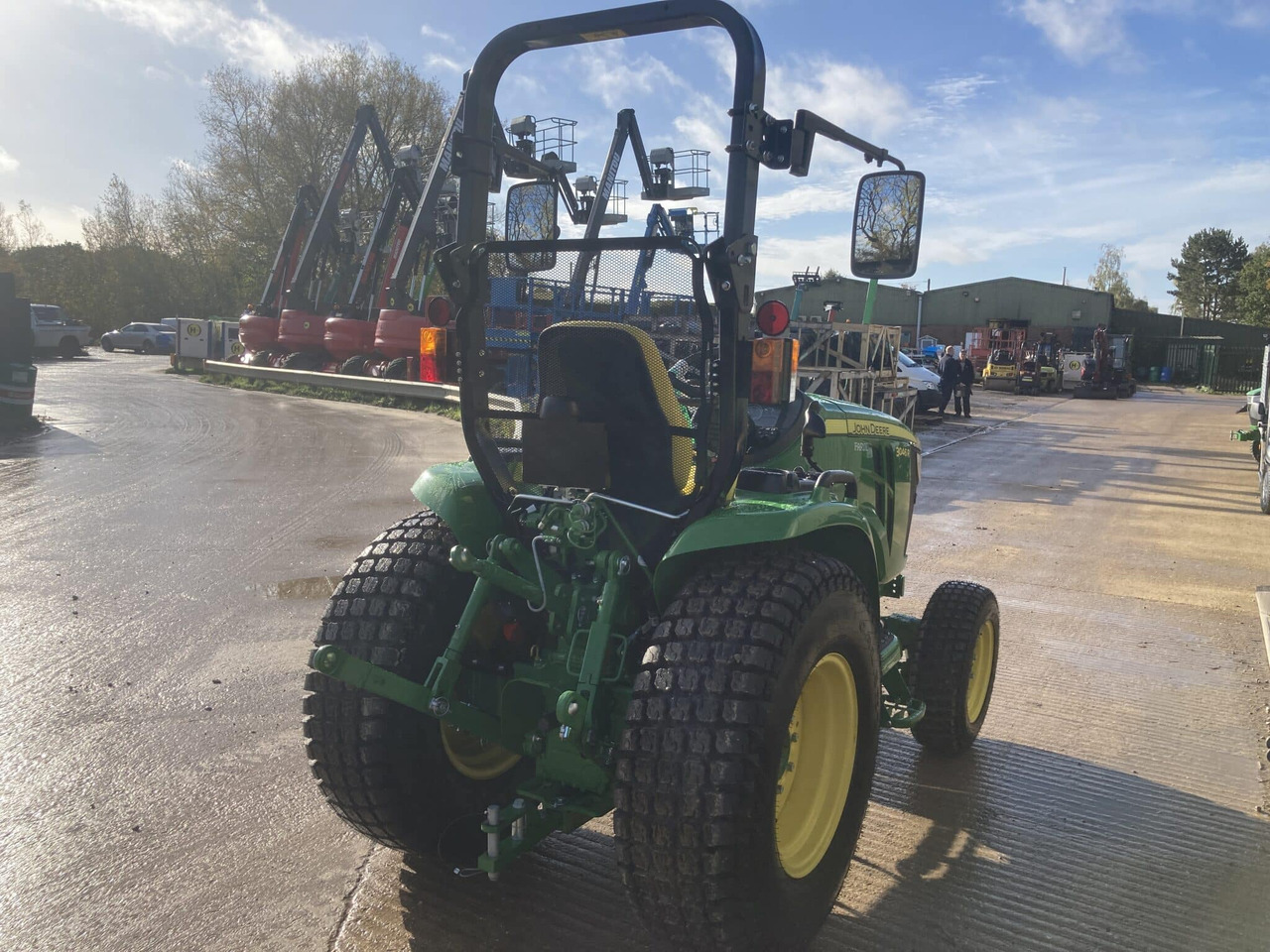 John Deere 3046R compact tractor - Micro tracteur: photos 5 John Deere 3046R compact tractor - Micro tracteur: photos 5