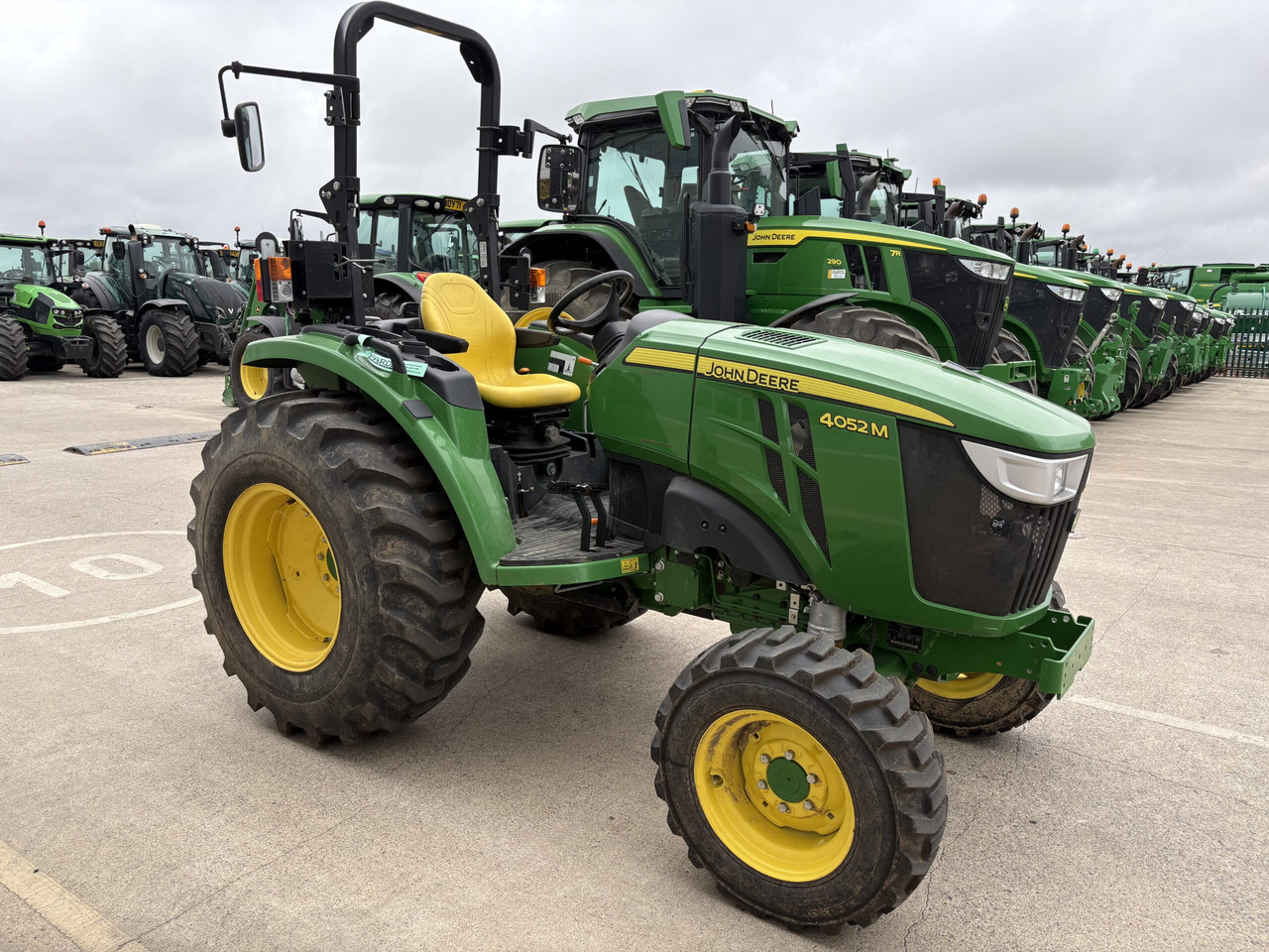 John Deere 4052M Compact Tractor - Micro tracteur: photos 3 John Deere 4052M Compact Tractor - Micro tracteur: photos 3
