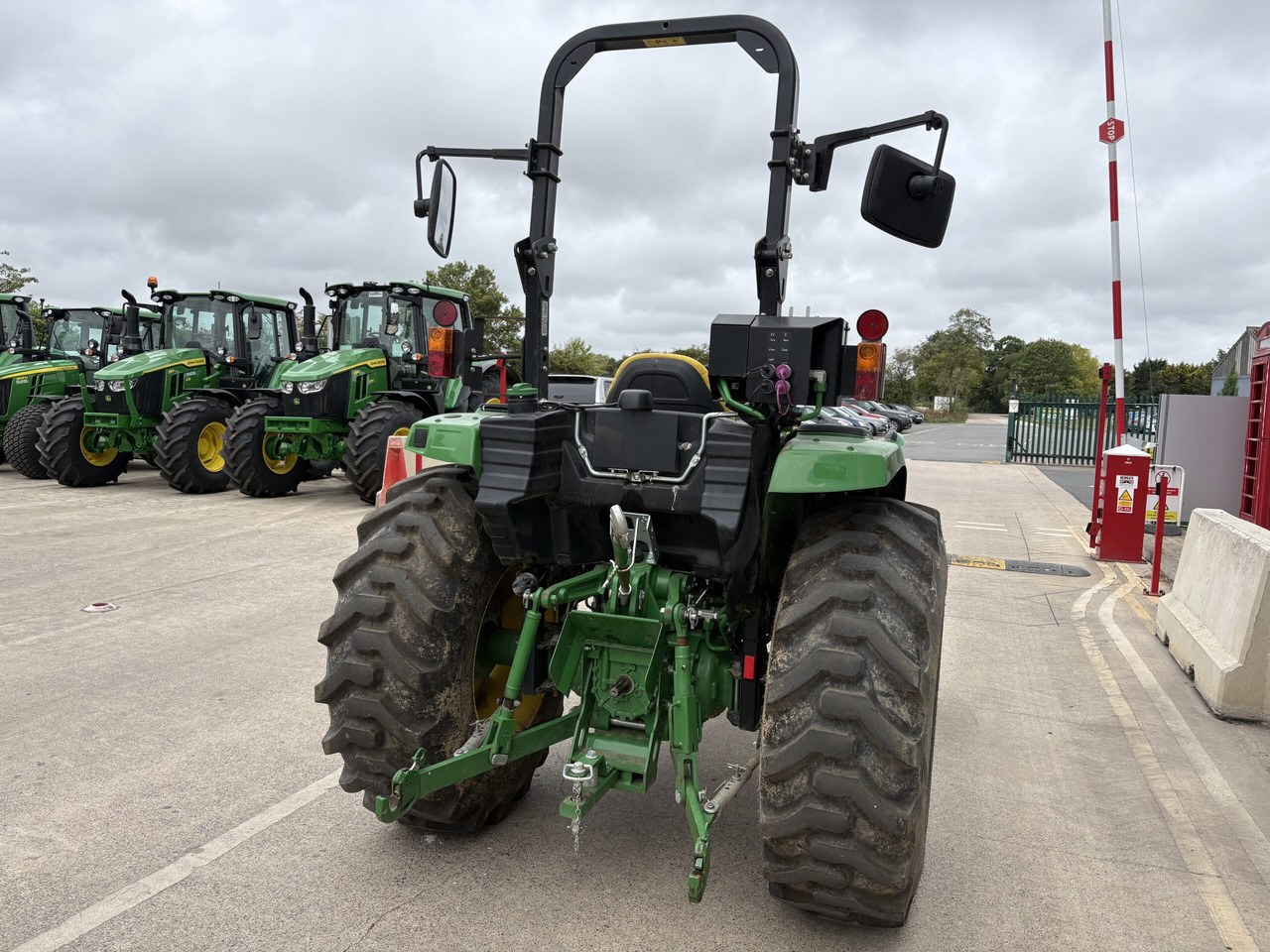 John Deere 4052M Compact Tractor - Micro tracteur: photos 4 John Deere 4052M Compact Tractor - Micro tracteur: photos 4
