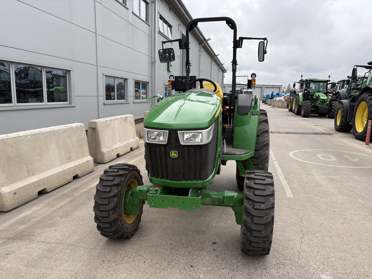 John Deere 4052M Compact Tractor - Micro tracteur: photos 2 John Deere 4052M Compact Tractor - Micro tracteur: photos 2