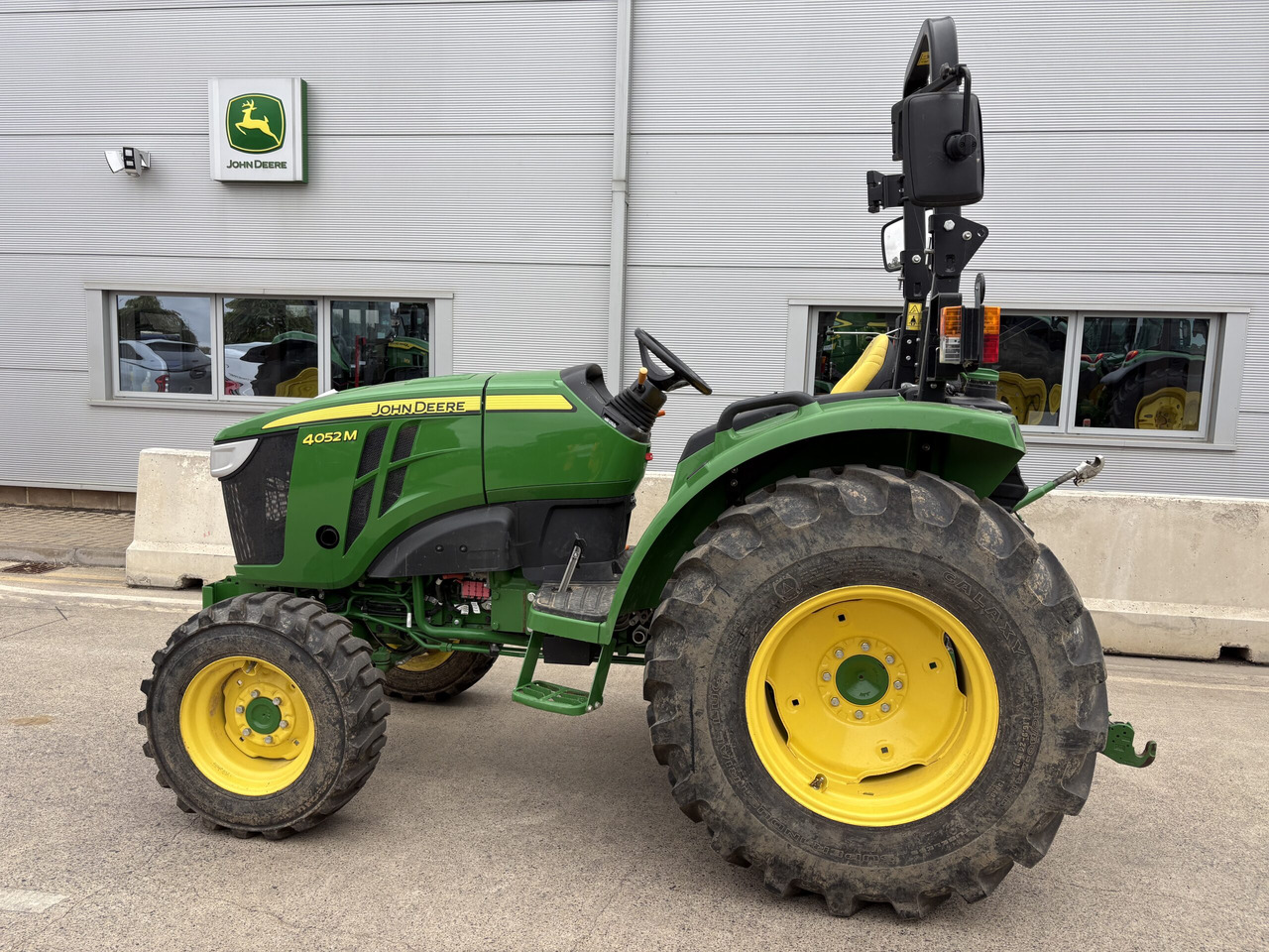 John Deere 4052M Compact Tractor - Micro tracteur: photos 1 John Deere 4052M Compact Tractor - Micro tracteur: photos 1