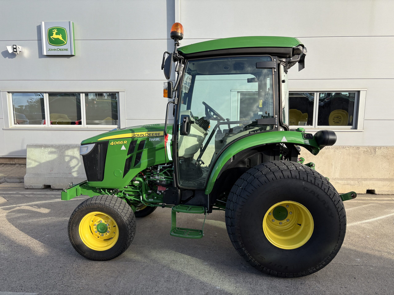 John Deere 4066R Compact Tractor - Micro tracteur: photos 1 John Deere 4066R Compact Tractor - Micro tracteur: photos 1