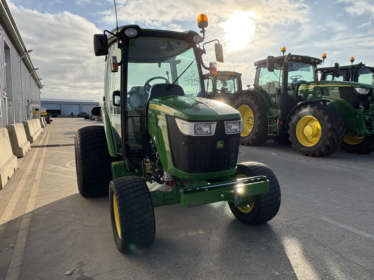 John Deere 4066R Compact Tractor - Micro tracteur: photos 5 John Deere 4066R Compact Tractor - Micro tracteur: photos 5