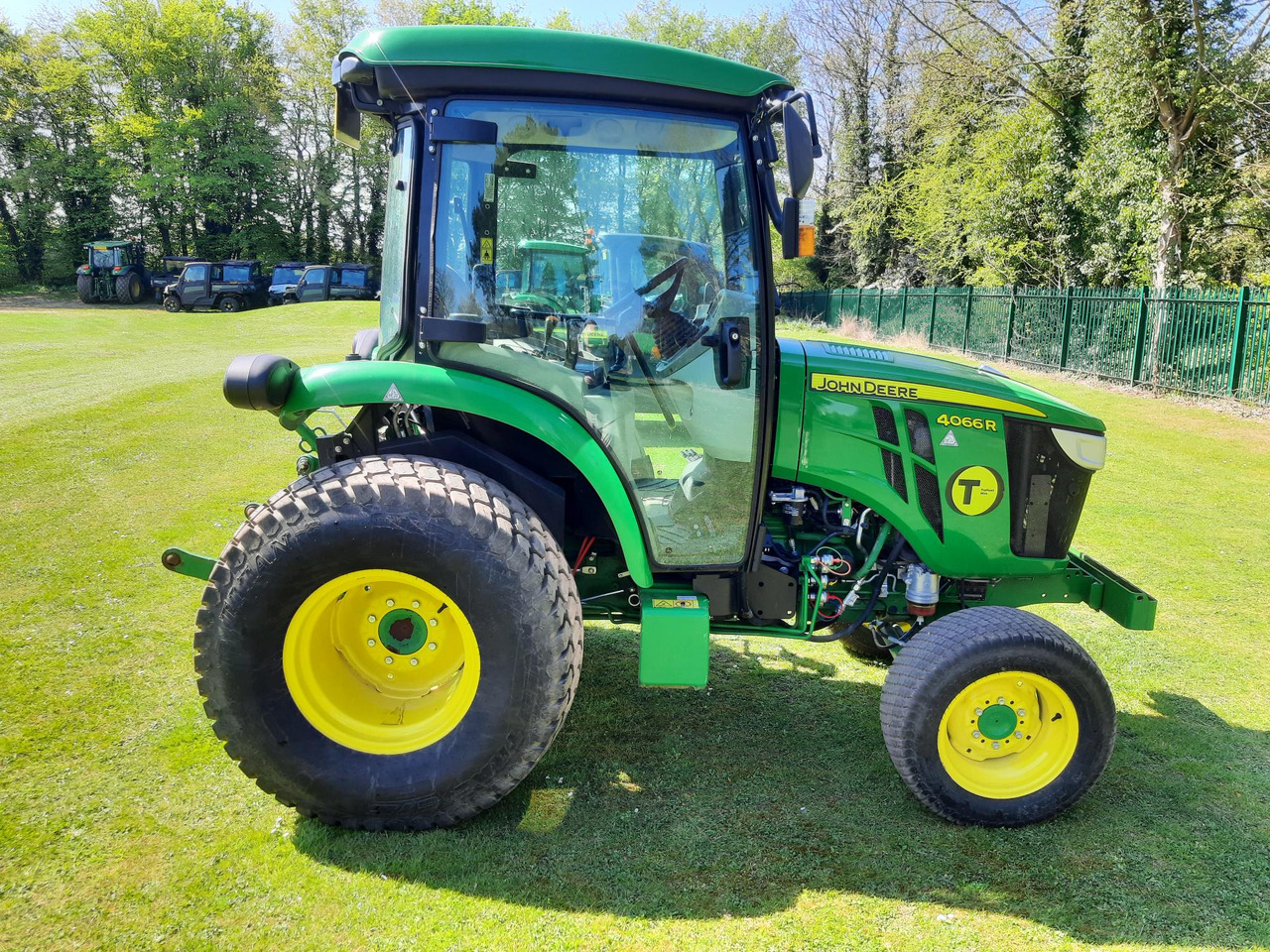 John Deere 4066R Compact Tractor - Micro tracteur: photos 3 John Deere 4066R Compact Tractor - Micro tracteur: photos 3