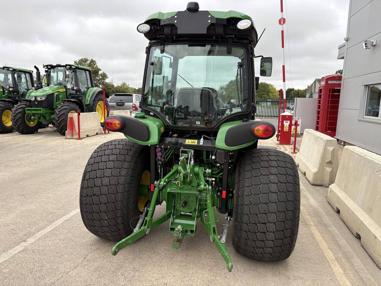 John Deere 4066R Compact Tractor - Micro tracteur: photos 2 John Deere 4066R Compact Tractor - Micro tracteur: photos 2