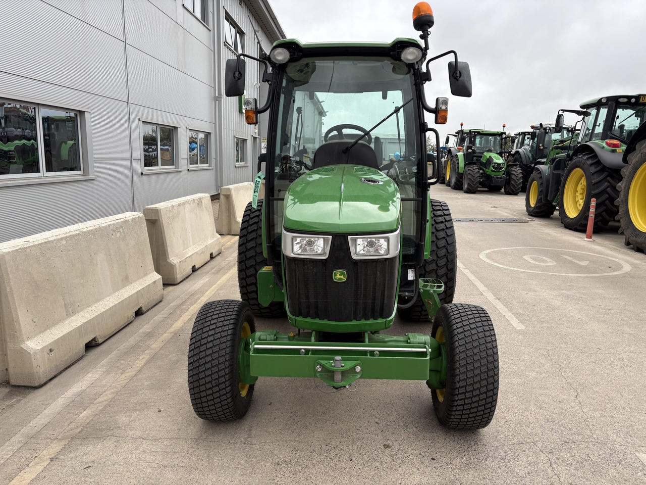 John Deere 4066R Compact Tractor - Micro tracteur: photos 2 John Deere 4066R Compact Tractor - Micro tracteur: photos 2