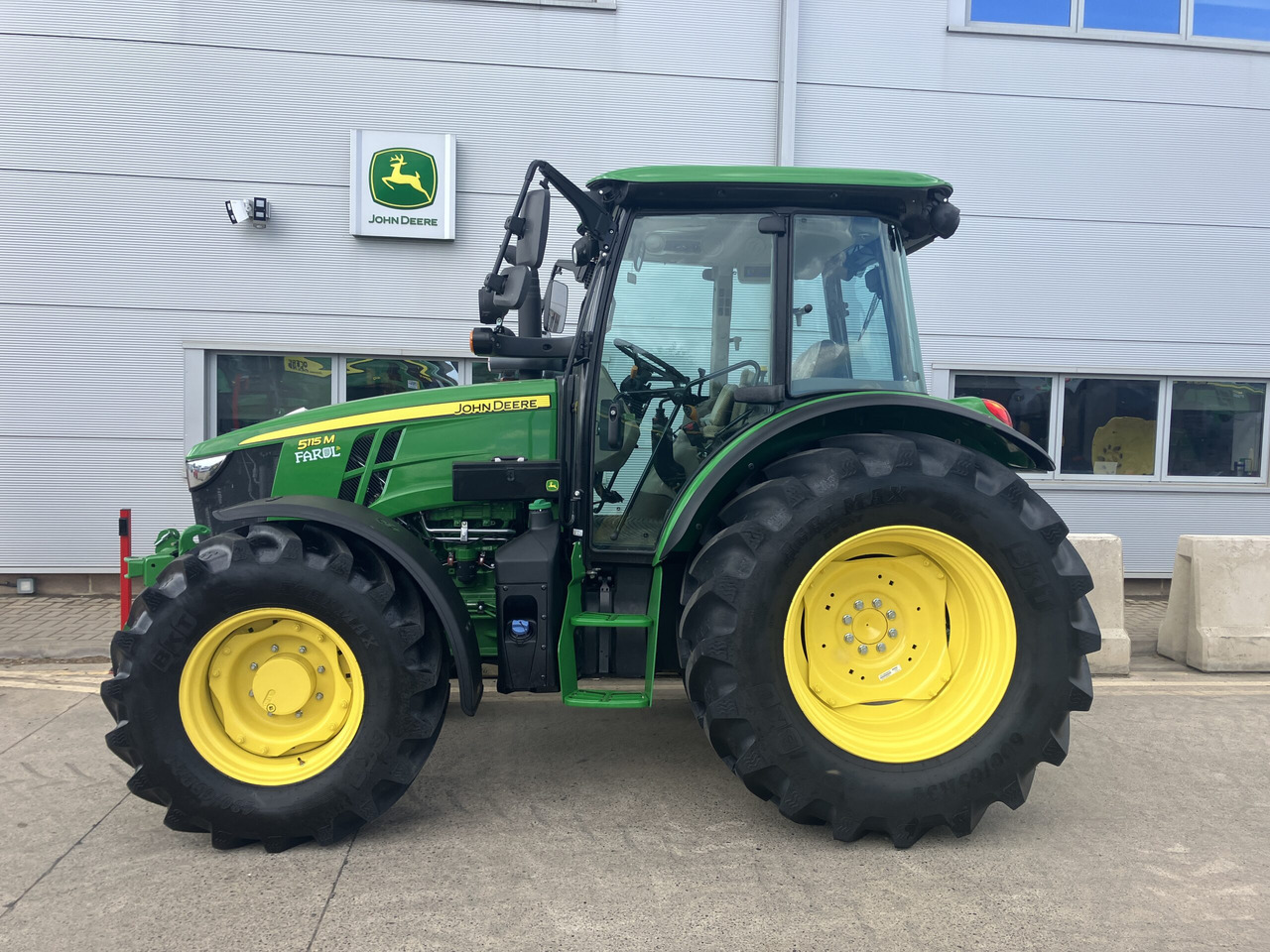 John Deere 5115M - Tracteur agricole: photos 2 John Deere 5115M - Tracteur agricole: photos 2