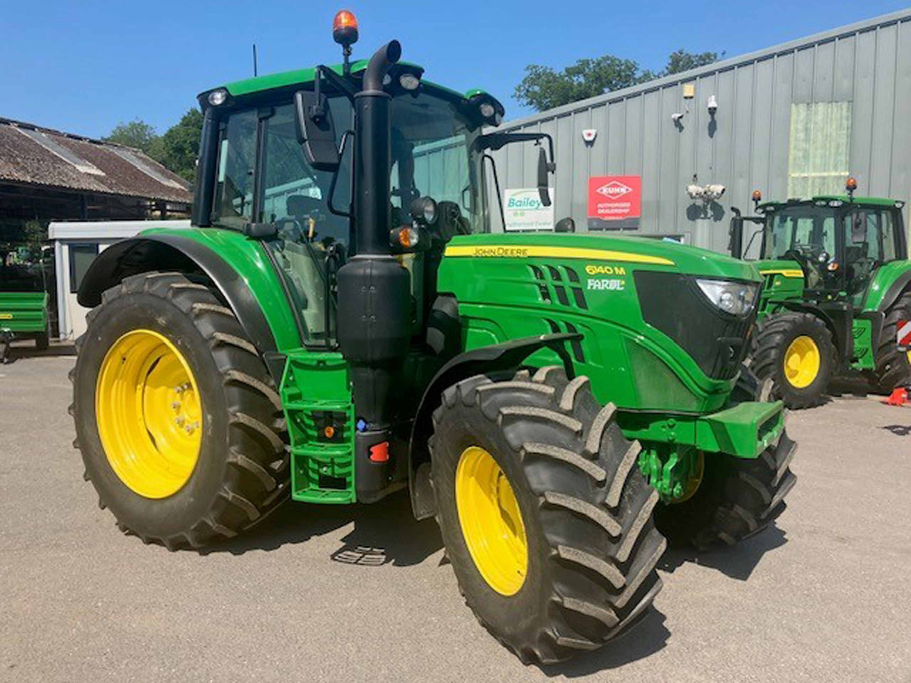 John Deere 6140M - Tracteur agricole: photos 1 John Deere 6140M - Tracteur agricole: photos 1