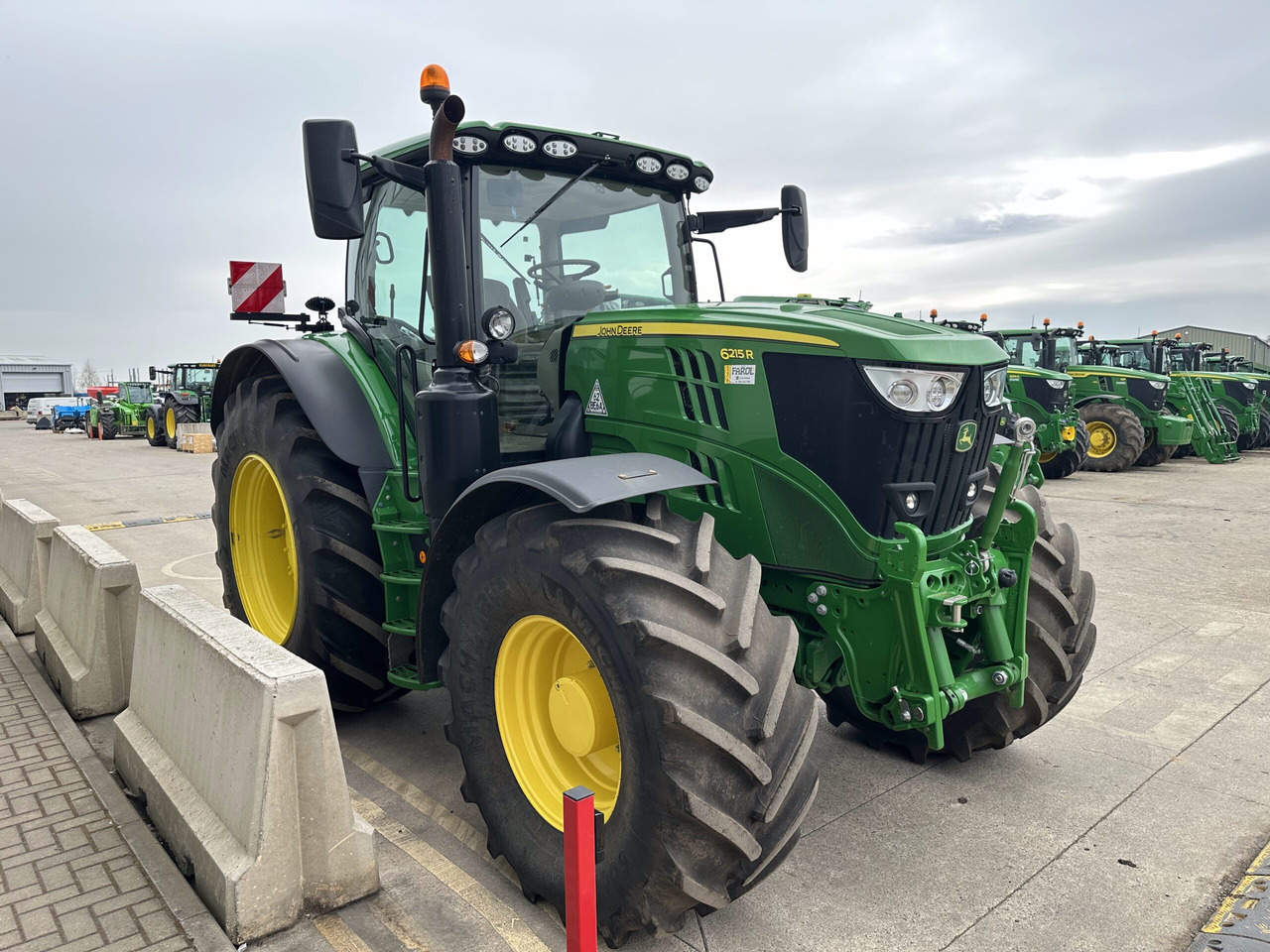 Tracteur agricole John Deere 6215R: photos 6