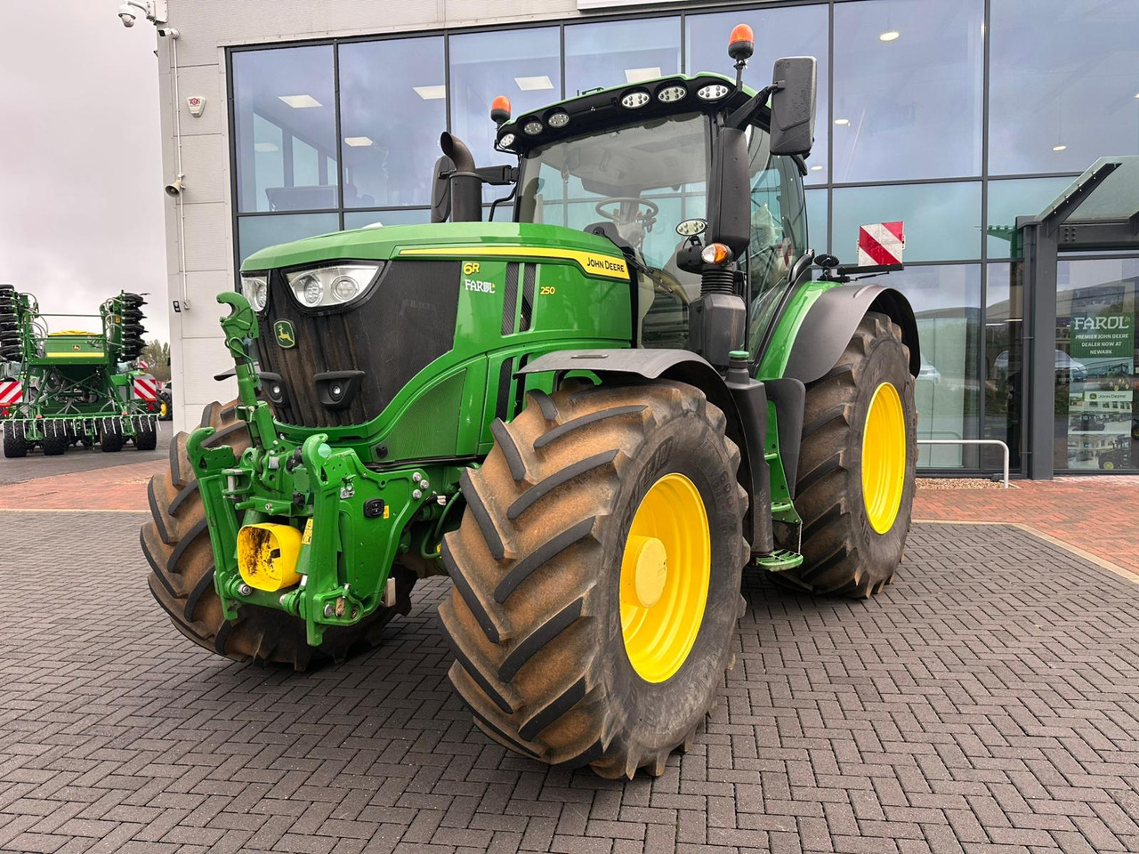 John Deere 6R 250 - Tracteur agricole: photos 1 John Deere 6R 250 - Tracteur agricole: photos 1