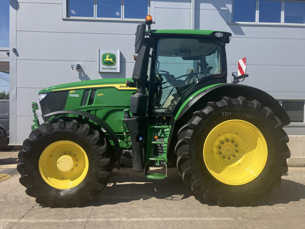 John Deere 6R 250 - Tracteur agricole: photos 2 John Deere 6R 250 - Tracteur agricole: photos 2