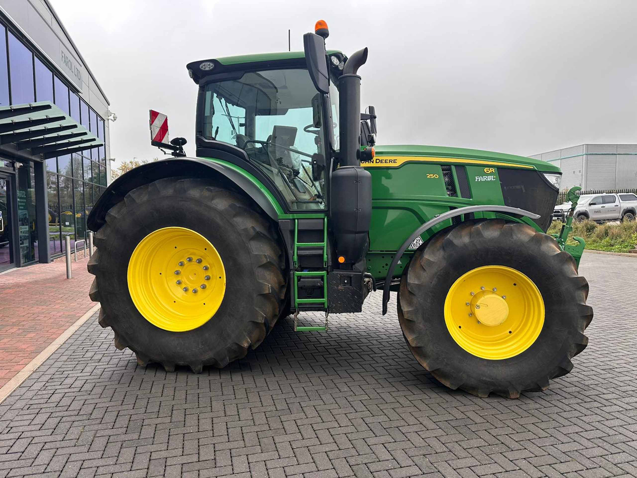 John Deere 6R 250 - Tracteur agricole: photos 2 John Deere 6R 250 - Tracteur agricole: photos 2