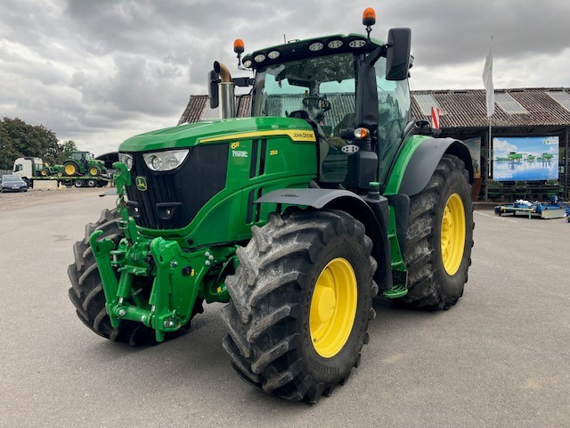 John Deere 6R250 - Tracteur agricole: photos 1 John Deere 6R250 - Tracteur agricole: photos 1