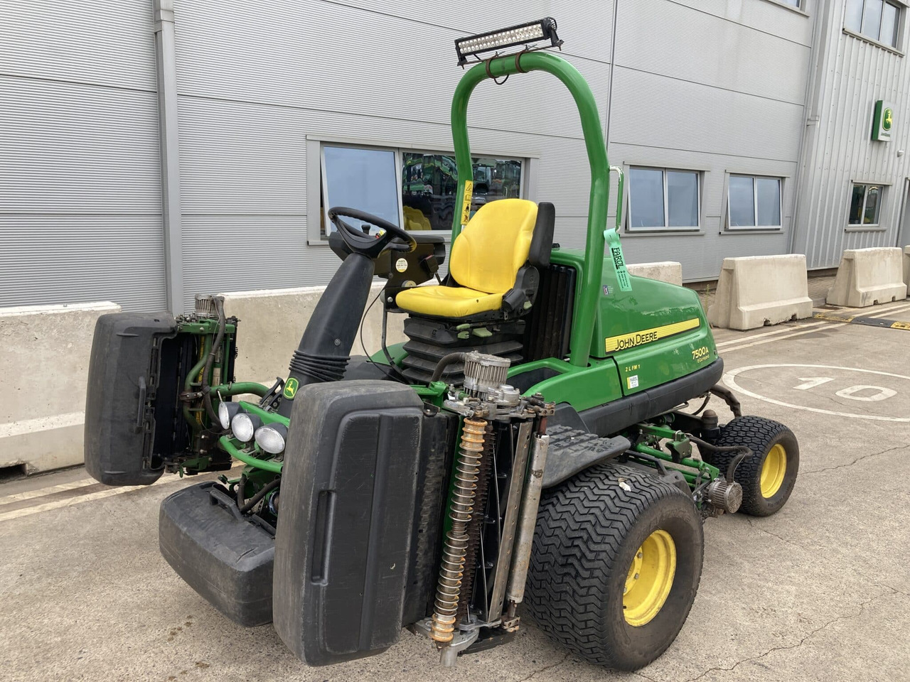 John Deere 7500AE light weight fairway mower - Motofaucheuse: photos 1 John Deere 7500AE light weight fairway mower - Motofaucheuse: photos 1