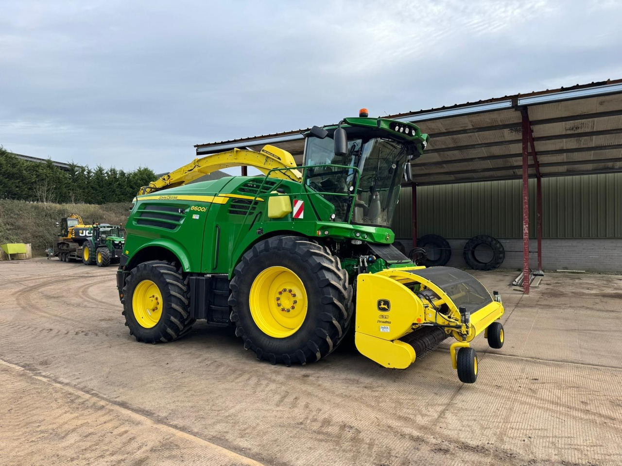 John Deere 8600i - Ensileuse: photos 1 John Deere 8600i - Ensileuse: photos 1