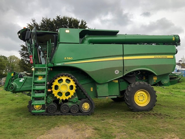 John Deere S780 - Moissonneuse-batteuse: photos 1 John Deere S780 - Moissonneuse-batteuse: photos 1