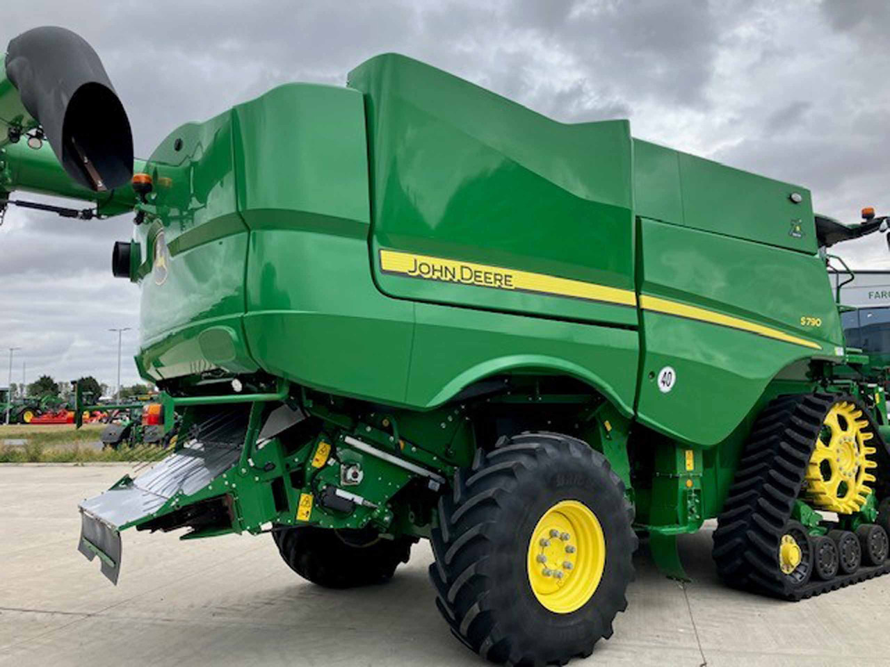 John Deere S790 - Moissonneuse-batteuse: photos 3 John Deere S790 - Moissonneuse-batteuse: photos 3