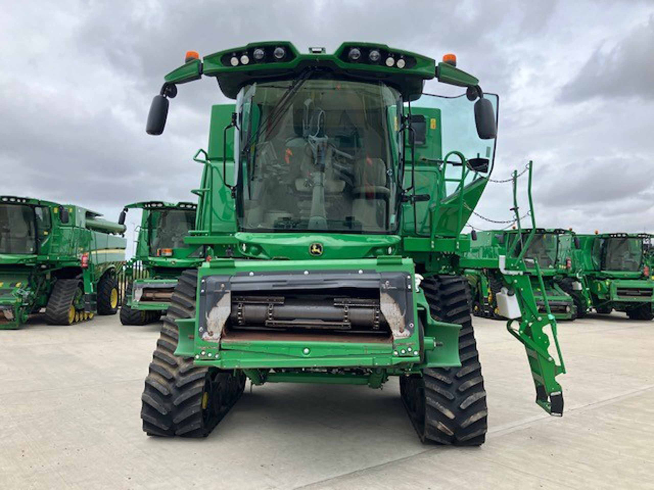 John Deere S790 - Moissonneuse-batteuse: photos 2 John Deere S790 - Moissonneuse-batteuse: photos 2