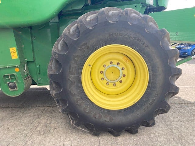 Moissonneuse-batteuse John Deere T670: photos 11