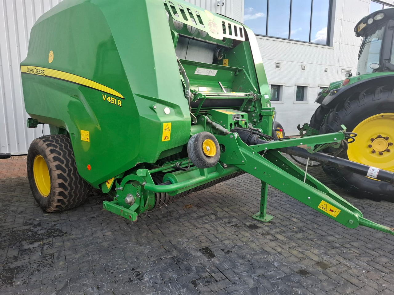 John Deere V451R - Matériel de fenaison: photos 1 John Deere V451R - Matériel de fenaison: photos 1