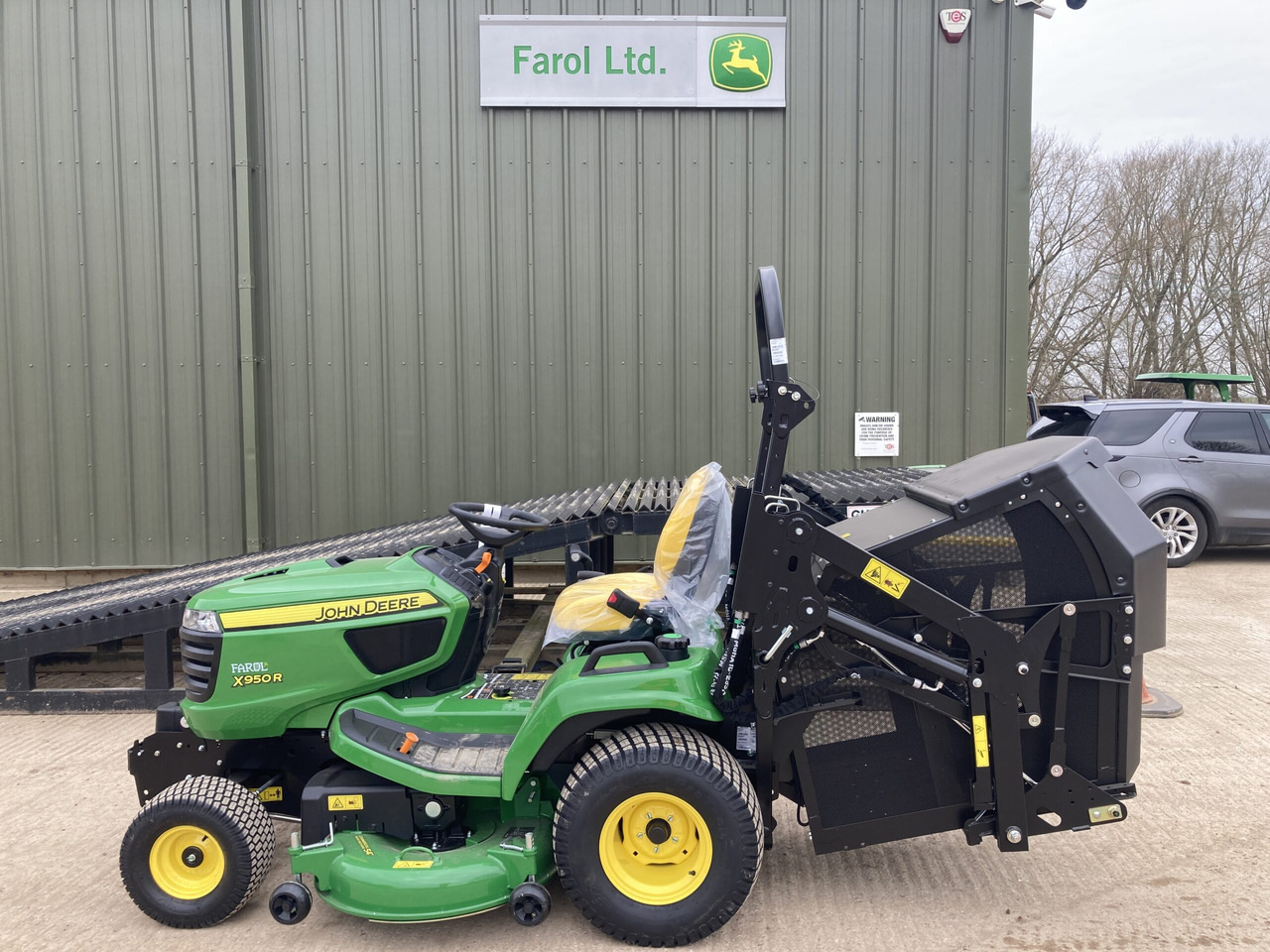 John Deere X950R ride on cut and collect mower - Motofaucheuse: photos 2 John Deere X950R ride on cut and collect mower - Motofaucheuse: photos 2