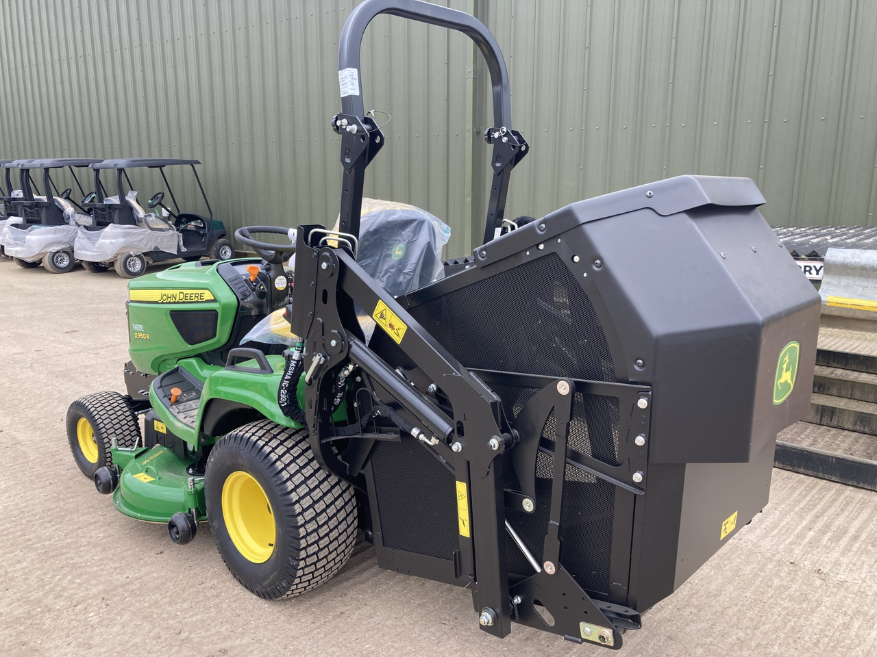 John Deere X950R ride on cut and collect mower - Motofaucheuse: photos 3 John Deere X950R ride on cut and collect mower - Motofaucheuse: photos 3