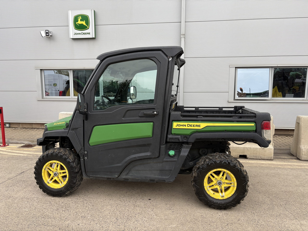 John Deere XUV865M Gator - Quadricycle: photos 1 John Deere XUV865M Gator - Quadricycle: photos 1