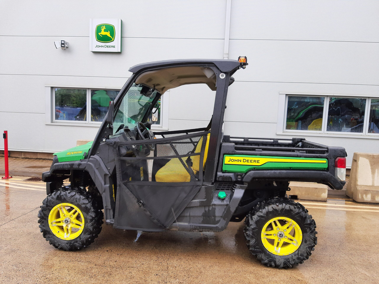 John Deere XUV865M Gator - Quadricycle: photos 1 John Deere XUV865M Gator - Quadricycle: photos 1