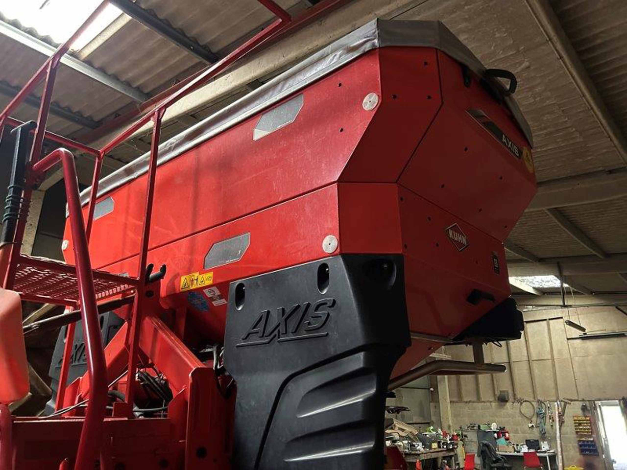 Kuhn Axis 40.2 H-EMC-W - Distributeur d'engrais: photos 3 Kuhn Axis 40.2 H-EMC-W - Distributeur d'engrais: photos 3