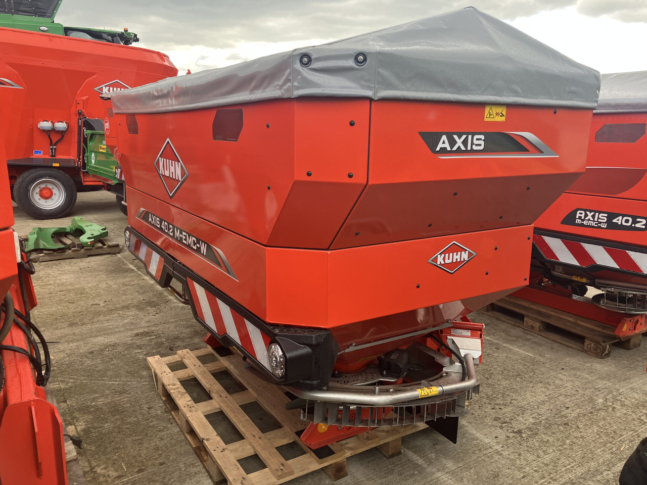 Kuhn Axis 40.2 M-EMC-W - Distributeur d'engrais: photos 1 Kuhn Axis 40.2 M-EMC-W - Distributeur d'engrais: photos 1