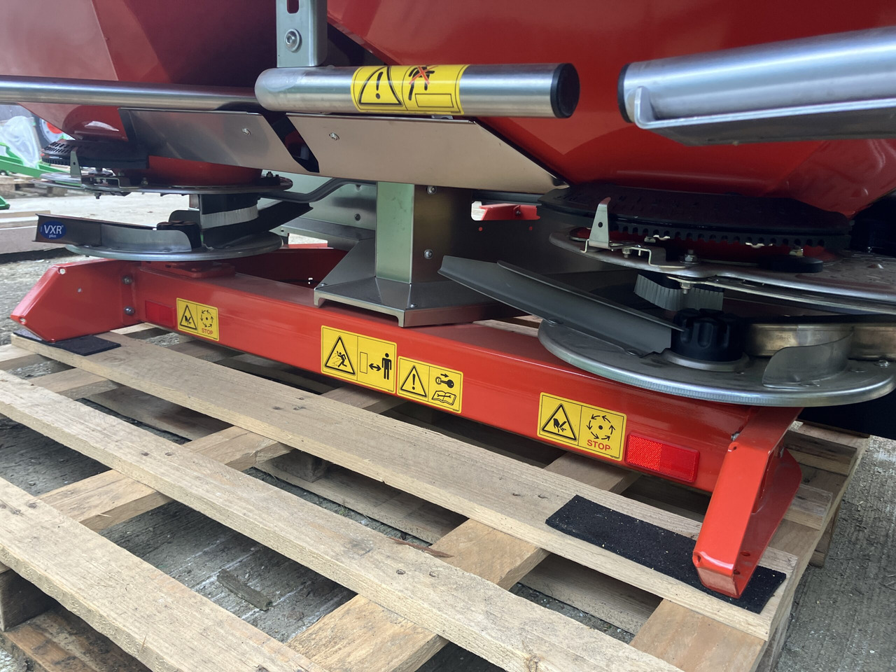 Kuhn Axis 40.2 M-EMC-W - Distributeur d'engrais: photos 4 Kuhn Axis 40.2 M-EMC-W - Distributeur d'engrais: photos 4
