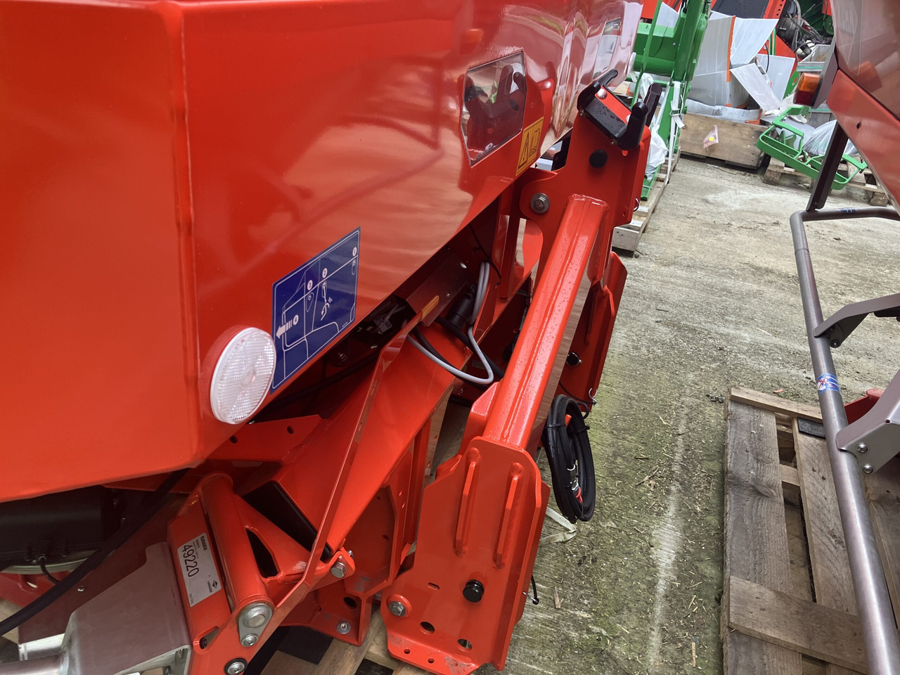 Kuhn Axis 40.2 M-EMC-W - Distributeur d'engrais: photos 5 Kuhn Axis 40.2 M-EMC-W - Distributeur d'engrais: photos 5