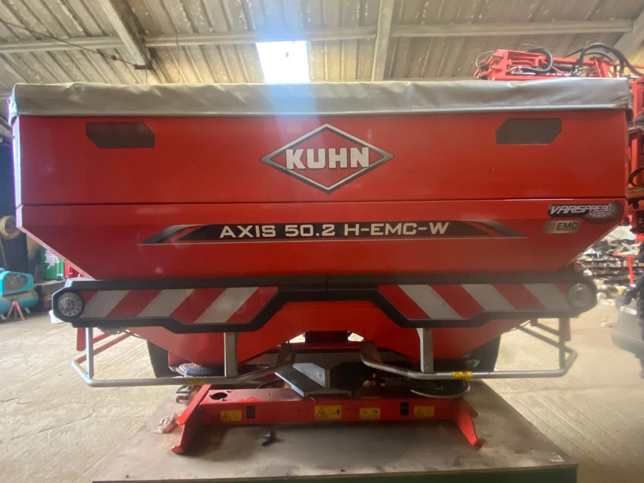 Kuhn Axis 50.2 H-EMC-W - Distributeur d'engrais: photos 1 Kuhn Axis 50.2 H-EMC-W - Distributeur d'engrais: photos 1
