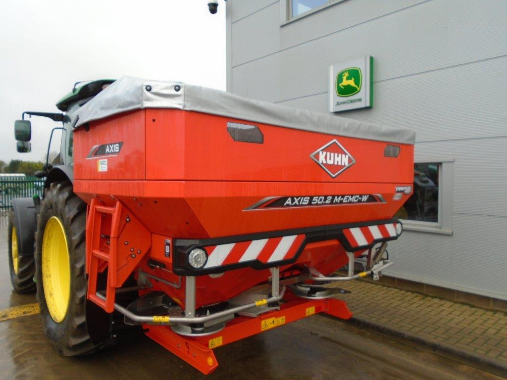 Kuhn Axis 50.2 M EMC W ISO PRO - Distributeur d'engrais: photos 1 Kuhn Axis 50.2 M EMC W ISO PRO - Distributeur d'engrais: photos 1