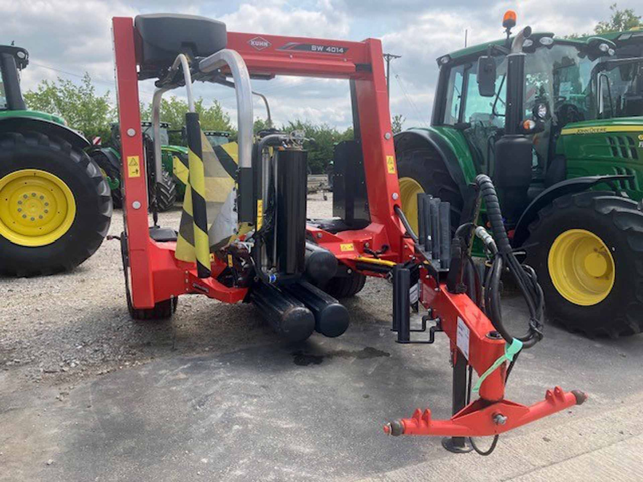 Kuhn SW4014 - Matériel de fenaison: photos 1 Kuhn SW4014 - Matériel de fenaison: photos 1