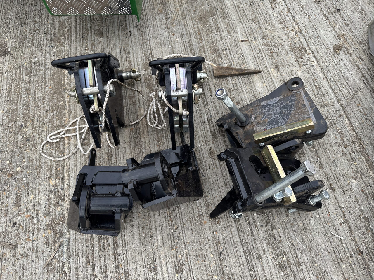 McConnel JCB 4220 Fastrac axle brackets - Epareuse: photos 2 McConnel JCB 4220 Fastrac axle brackets - Epareuse: photos 2