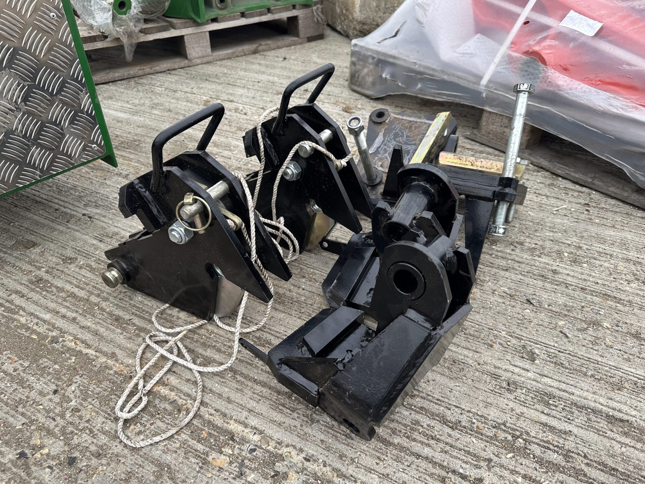 McConnel JCB 4220 Fastrac axle brackets - Epareuse: photos 1 McConnel JCB 4220 Fastrac axle brackets - Epareuse: photos 1
