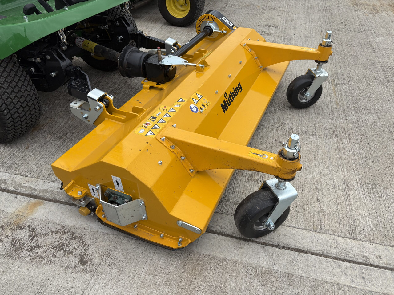 Muthing MU-FM160 JD Outfront Flail Mower Demo - Broyeur à axe horizontal: photos 2 Muthing MU-FM160 JD Outfront Flail Mower Demo - Broyeur à axe horizontal: photos 2