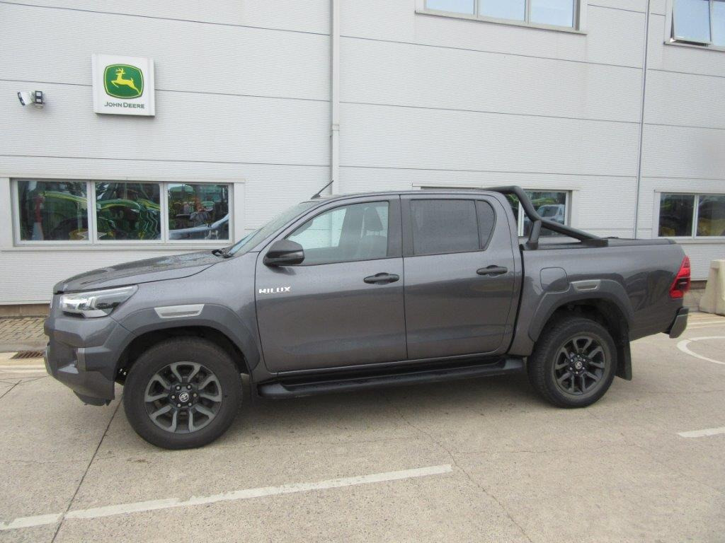 Toyota Hilux Invincible X - Pick-up: photos 3 Toyota Hilux Invincible X - Pick-up: photos 3