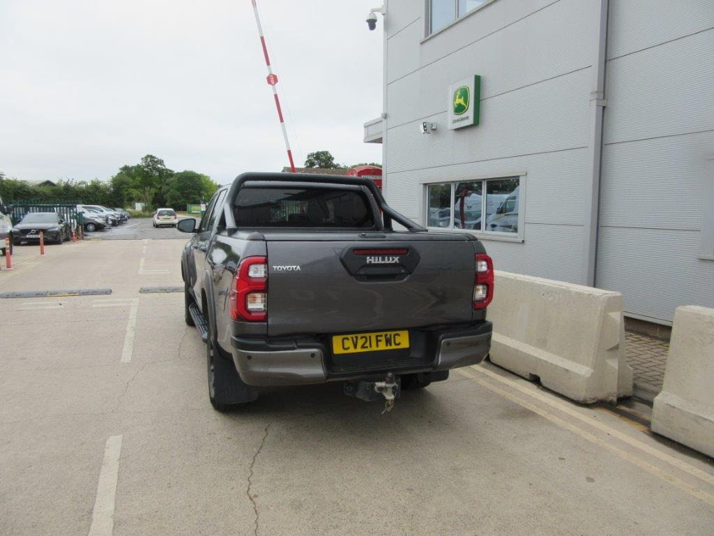 Toyota Hilux Invincible X - Pick-up: photos 5 Toyota Hilux Invincible X - Pick-up: photos 5