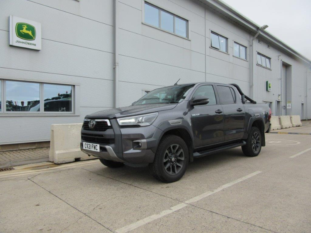 Toyota Hilux Invincible X - Pick-up: photos 1 Toyota Hilux Invincible X - Pick-up: photos 1