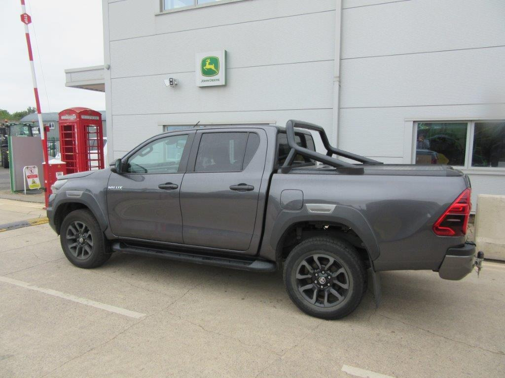 Toyota Hilux Invincible X - Pick-up: photos 4 Toyota Hilux Invincible X - Pick-up: photos 4