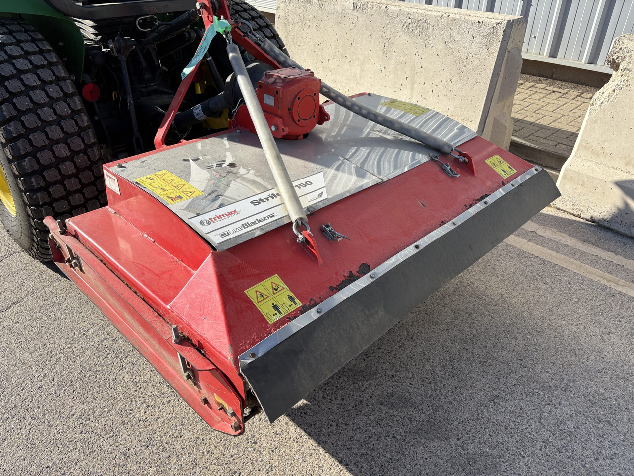 Trimax Striker 150 roller mower - Motofaucheuse: photos 1 Trimax Striker 150 roller mower - Motofaucheuse: photos 1