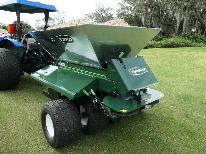 Turfco CR-8 Trailed Top Dresser - Epandeur de sable: photos 2 Turfco CR-8 Trailed Top Dresser - Epandeur de sable: photos 2