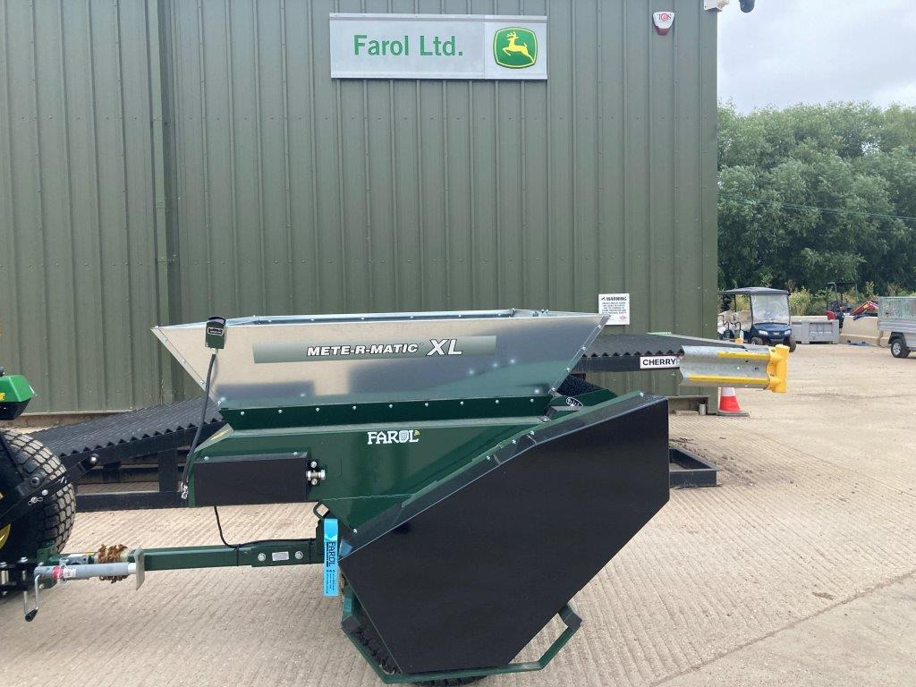 Turfco METE-R-MATIC XL Top Dresser - Matériel de jardinage: photos 2 Turfco METE-R-MATIC XL Top Dresser - Matériel de jardinage: photos 2