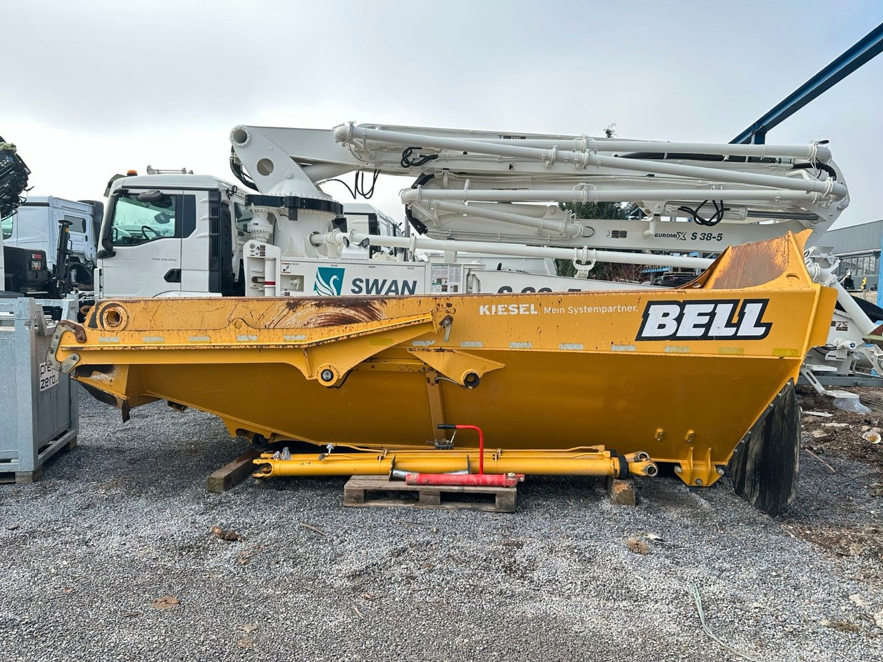 Bell B 25 E Dumper Mulden Kipper Aufbau - Benne pour poids lourds: photos 1 Bell B 25 E Dumper Mulden Kipper Aufbau - Benne pour poids lourds: photos 1