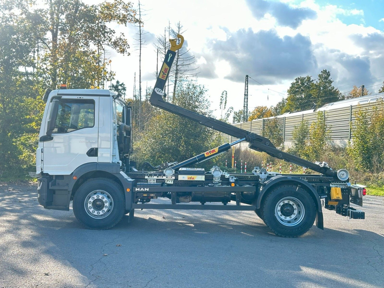 MAN TGM 18.320 4x2 Euro 6e Hyva 12-45 - Camion ampliroll, Camion grue: photos 3 MAN TGM 18.320 4x2 Euro 6e Hyva 12-45 - Camion ampliroll, Camion grue: photos 3