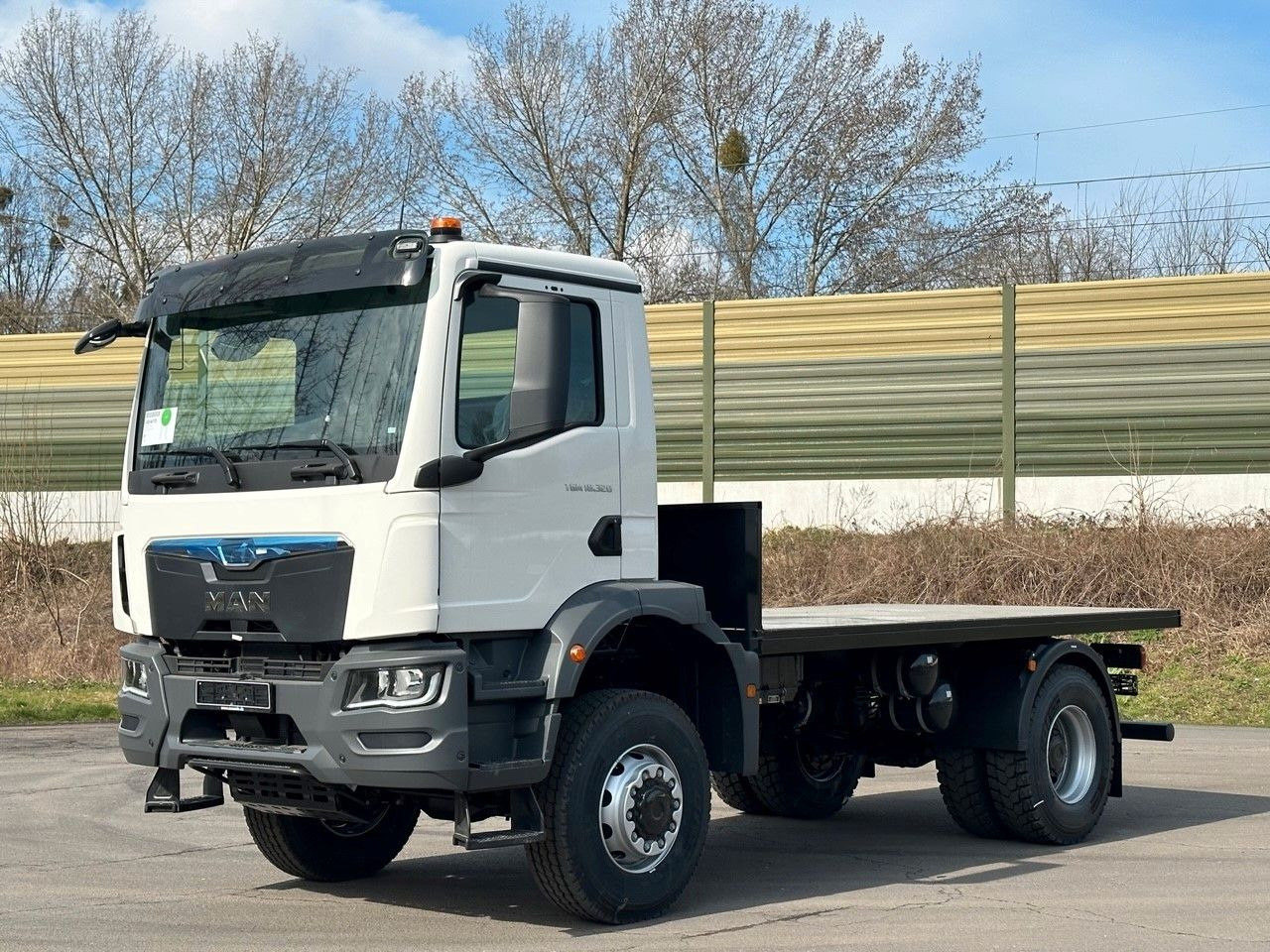 MAN TGM 18.320 4x4 Euro 6e Plato - Camion plateau: photos 1 MAN TGM 18.320 4x4 Euro 6e Plato - Camion plateau: photos 1
