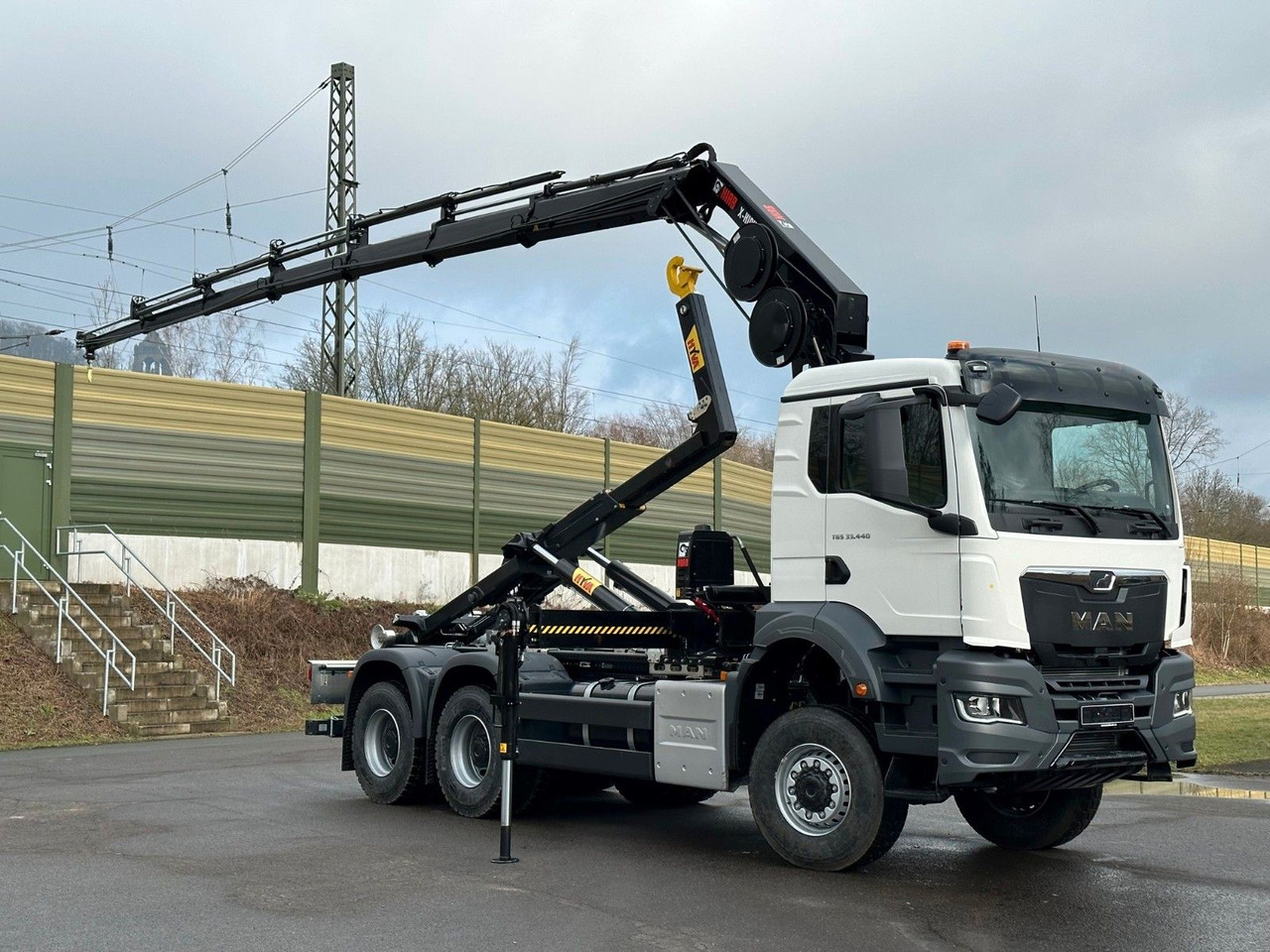 MAN TGS 33.440 6x6 BB Abrollkipper+Kran Hiab 228-6 - Camion ampliroll, Camion grue: photos 3 MAN TGS 33.440 6x6 BB Abrollkipper+Kran Hiab 228-6 - Camion ampliroll, Camion grue: photos 3
