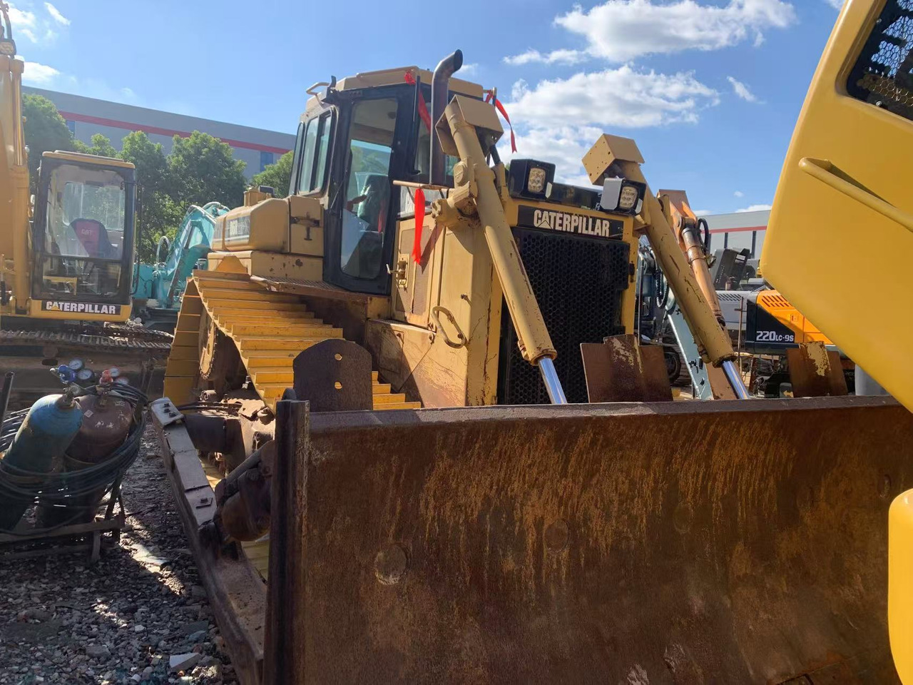 CATERPILLAR D6R - Bulldozer: photos 3 CATERPILLAR D6R - Bulldozer: photos 3